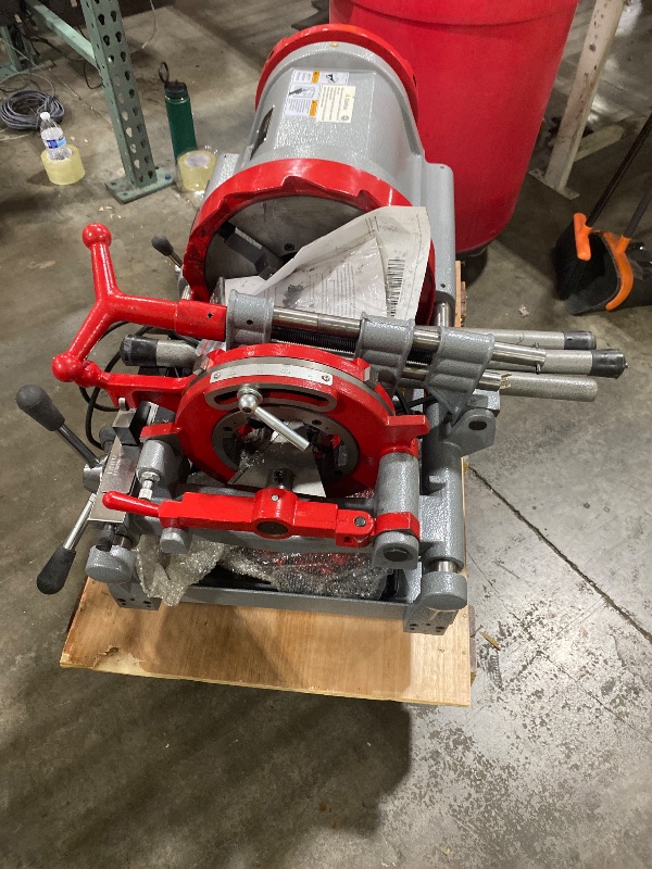 Photo 1 of VEVOR Electric Pipe Threader Machine 900w 2-speed 1/2-4 Inch Threading Cutter With Foot Pedal For Plumbing And Metalworking