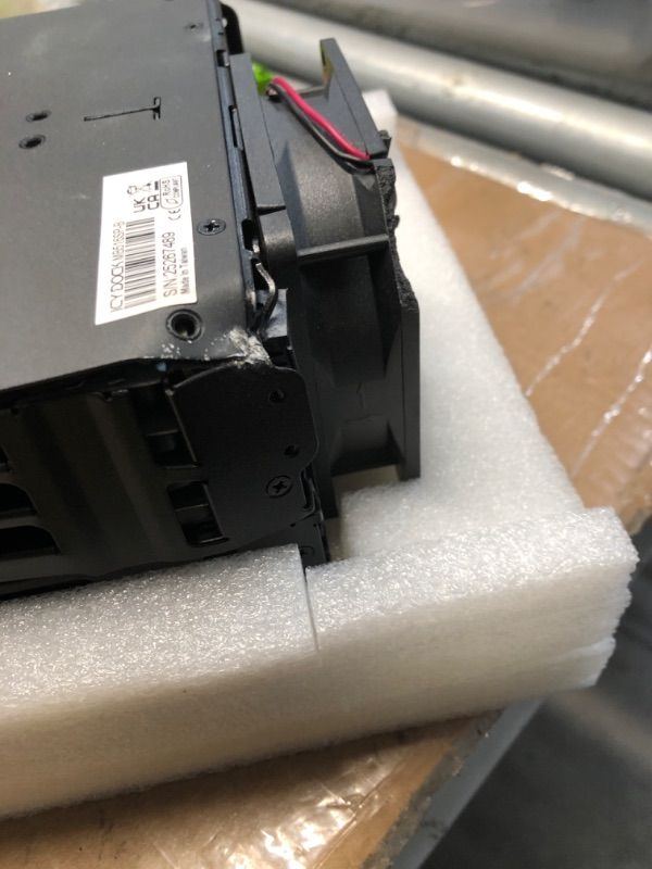 Photo 1 of ***DAMAGED - SEE NOTES/PICTURES***

ICY DOCK Full Metal 16 x 2.5 SAS/SATA HDD/SSD Mobile Rack Enclosure for 2 x 5.25 Bay (4 x MiniSAS HD) | ToughArmor MB516SP-B