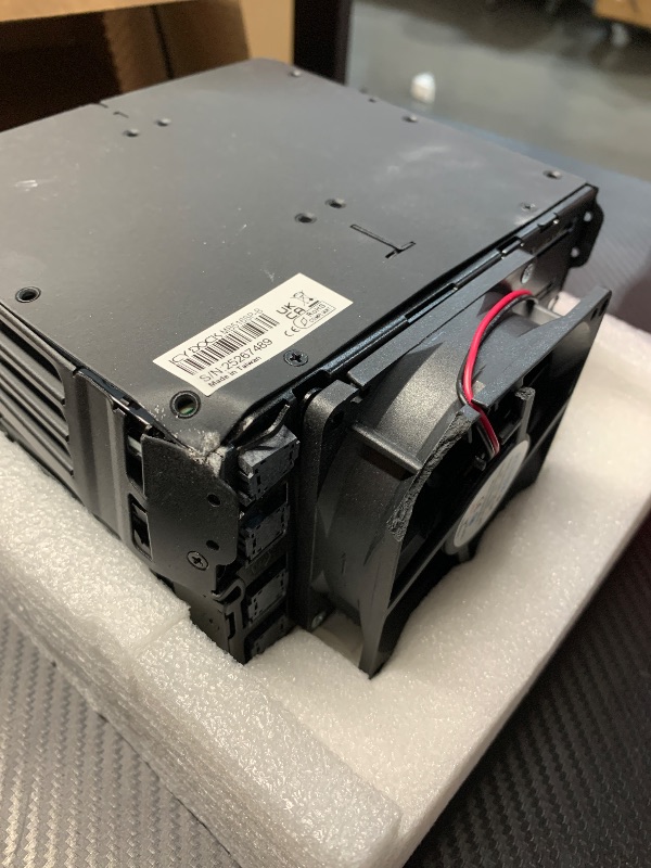 Photo 1 of ***DAMAGED - SEE NOTES/PICTURES***

ICY DOCK Full Metal 16 x 2.5 SAS/SATA HDD/SSD Mobile Rack Enclosure for 2 x 5.25 Bay (4 x MiniSAS HD) | ToughArmor MB516SP-B