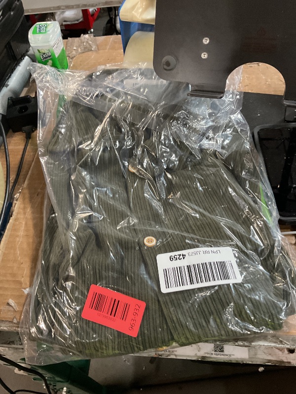 Photo 1 of **STOCK PHOTO FOR REFERENCE ONLY** Comdecevis Men's Flannel Button Down Shirt Casual Shirts Long Sleeve Shacket Shirts Jacket with Pocket Green Large
