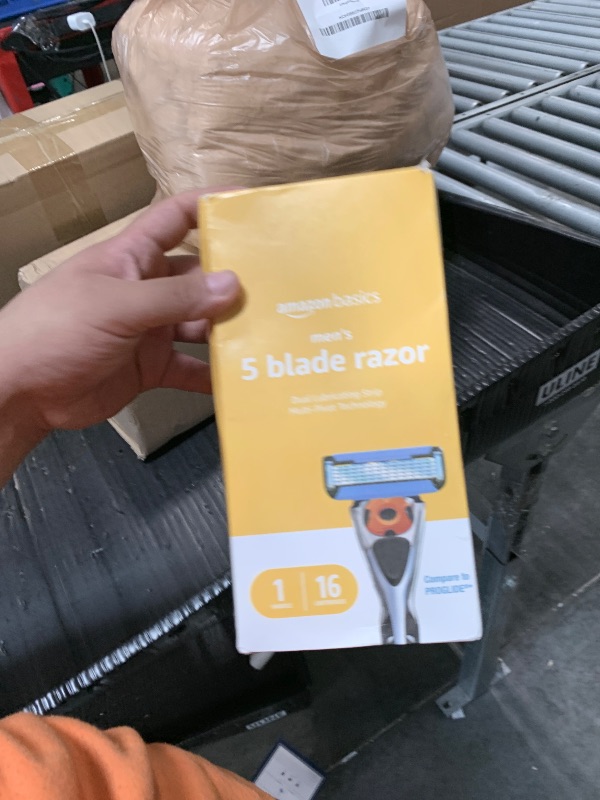 Photo 1 of !!!MISSING BLADES!!FINAL SALE!!Amazon Basics 5-Blade MotionSphere Men's Razor with Dual Lubrication, Vitamin E, Precision Trimmer, 1 Handle & 16 Cartridges, Black