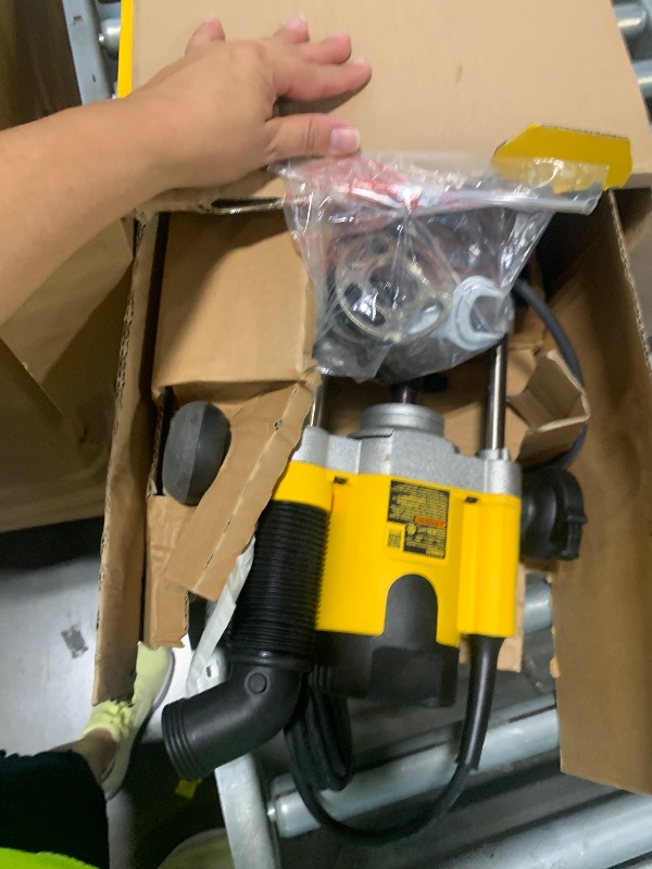 Photo 1 of **KNOB IS DAMAGED**
DEWALT Router, Plunge Base, 10-Amp, 2 HP (DW621)