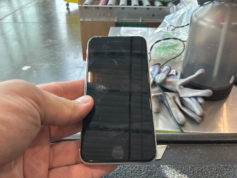 Photo 1 of [NON-FUNCTIONAL] Apple iPhone SE 3rd Gen, 256GB, Starlight - Unlocked (Renewed)