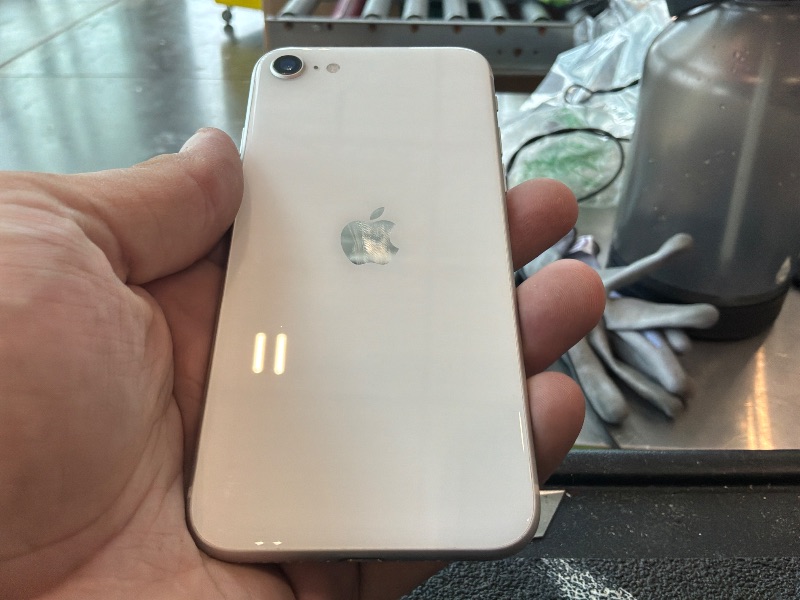 Photo 1 of [NON-FUNCTIONAL] Apple iPhone SE 3rd Gen, 256GB, Starlight - Unlocked (Renewed)