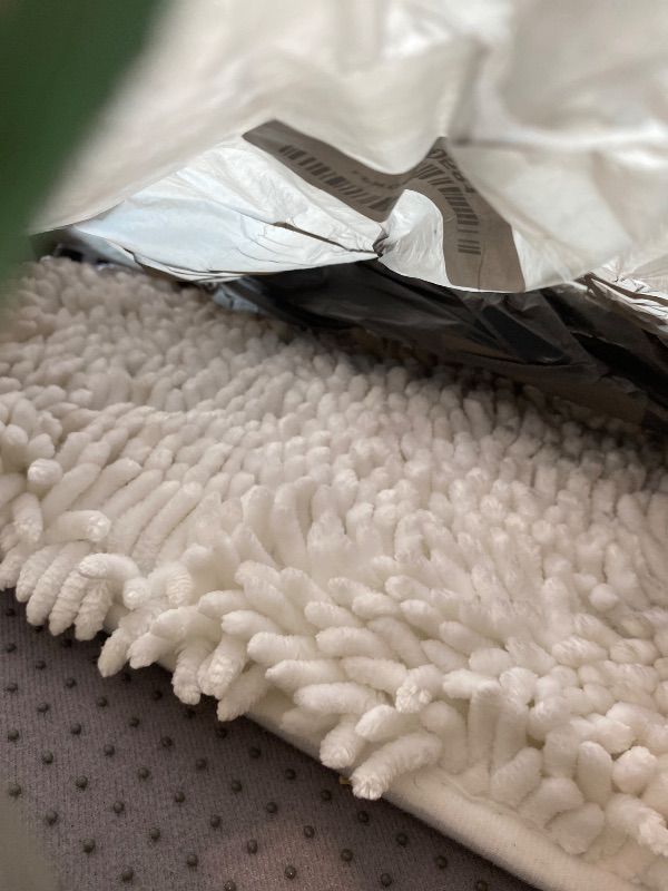 Photo 1 of [USED] Yimobra Bathroom Rug Set 2 Piece, Luxury Shaggy Bath Mat Set with Non Slip Backing, Ultra Soft & Absorbent Mats for Bathroom Floor, Machine Washable, 44"x24"+24"x17", White
