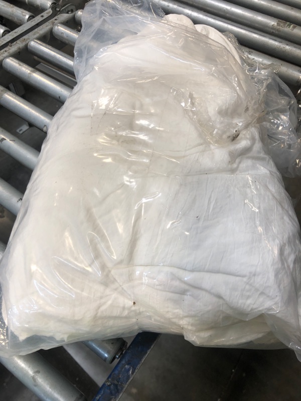 Photo 1 of ** SIMILAR/ NO ZISE** AveLom Seersucker Comforter White