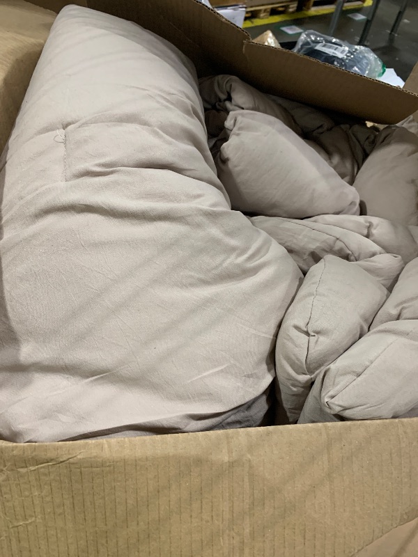 Photo 1 of ***USED***Bedsure King Comforter Set, Linen Soft Prewashed Bedding for All Seasons, 3 Pieces GentleSoft™ Bed Set, 1 Lightweight Comforter (104"x90") and 2 Pillowcases (20"x36")