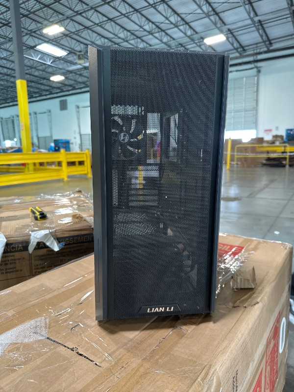 Photo 1 of ** UNCLEAN*NZXT H9 Flow RGB (2025) – Large Dual-Chamber ATX Mid-Tower Airflow PC Case – Includes 1 x 420mm RGB Fan Unit & 1 x 120mm Fan – 420mm Radiator Support – Tempered Glass – Back-Connect Ready – Black