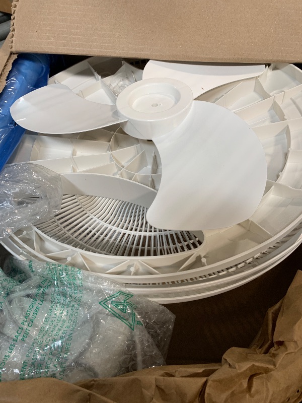 Photo 1 of ** SIMILAR IMAGE***Lasko 2520 Oscillating Stand Fan,White 16 Inch