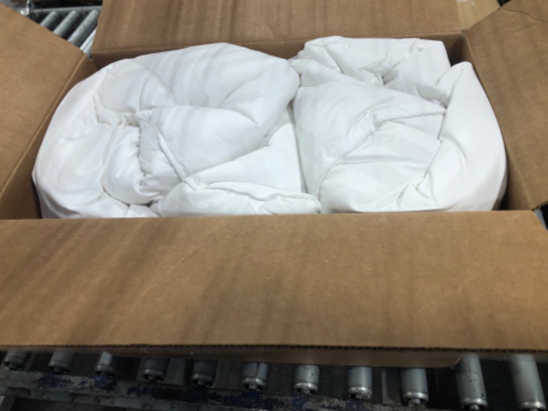 Photo 1 of ***SIMILAR ITEM***
Bedsure Duvet Cover Queen Size - Only Includes 1 Duvet Cover (90"x90"), Hotel Luxury Soft Double Brushed All Season Bedding for Kids & Adults, Zipper Closure, White (No Comforter, No Pillow Shams)