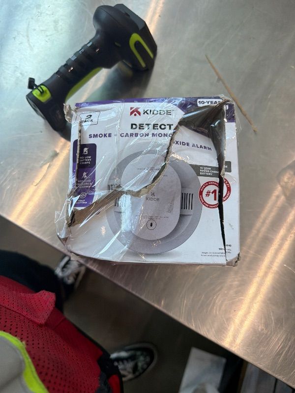 Photo 1 of [Looks heavily used and missing pieces] Kidde  And Carbon Monoxide Detector, 10-Year Battery Powered, LED Status Lights, 85 dB Alarm, 5-inches, 30CUD10, 2 Pack