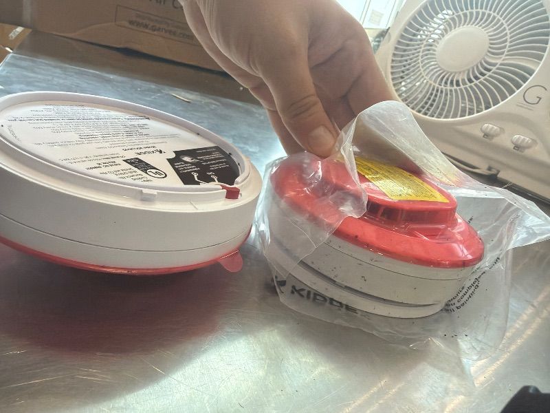 Photo 1 of [Looks heavily used and missing pieces] Kidde  And Carbon Monoxide Detector, 10-Year Battery Powered, LED Status Lights, 85 dB Alarm, 5-inches, 30CUD10, 2 Pack