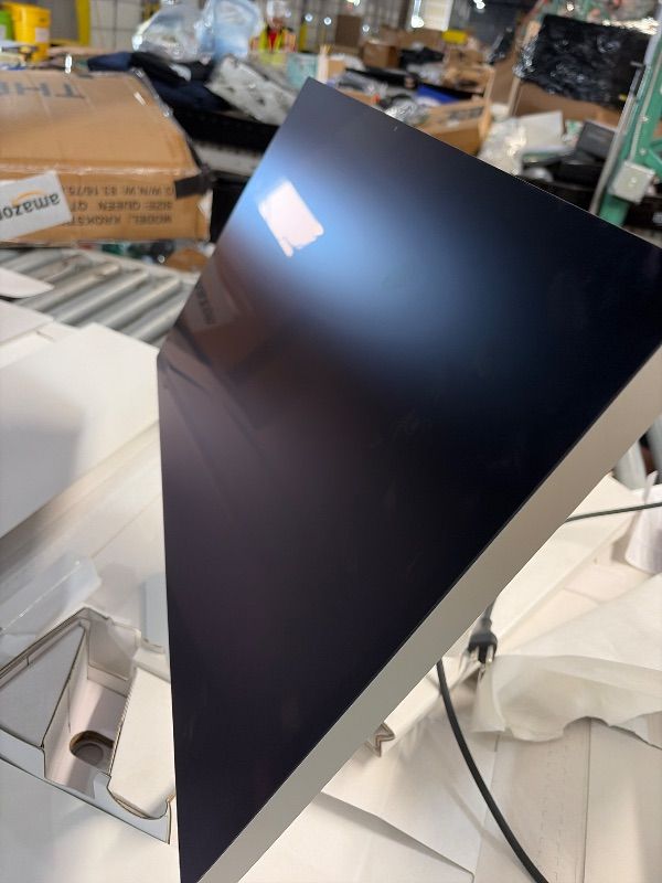 View 4 of ***DAMAGED SCREEN***(READ NOTES)
Apple Studio Display XDR 27-inch 5KspPB2LWPZW4
