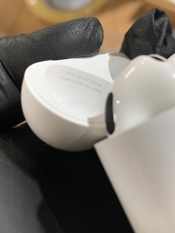 View 4 of *** ONLY ONE EAR BUD WORKS***
Apple Airpods 4 (Renewed)