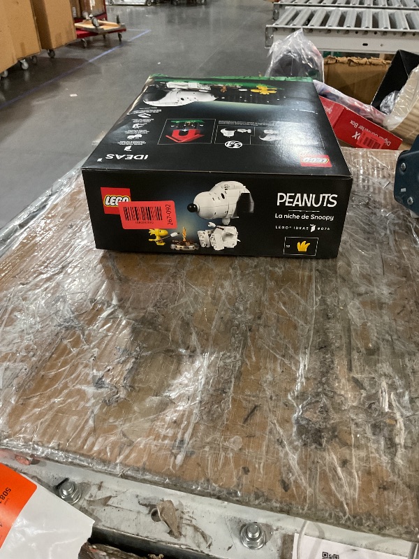 Photo 1 of *** factory sealed *
LEGO Ideas Peanuts: Snoopy's Doghouse 21368