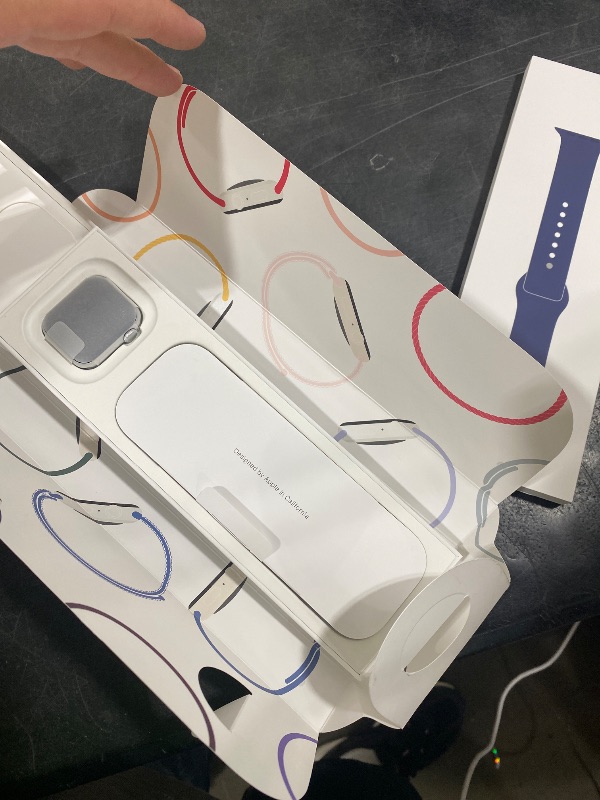 Photo 1 of Apple Watch SE (2nd Gen) GPS 40mm Silver Aluminum