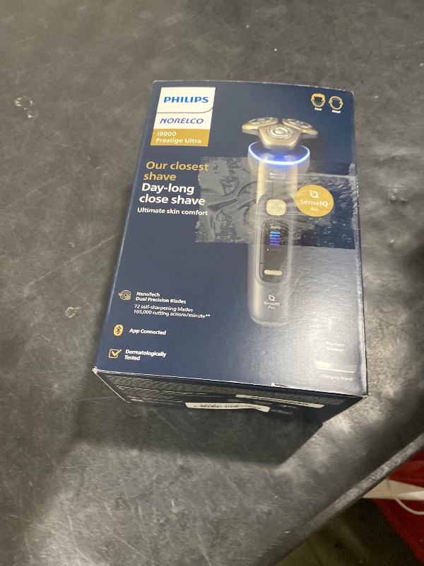 Photo 1 of Philips Norelco i9000 Prestige Shaver