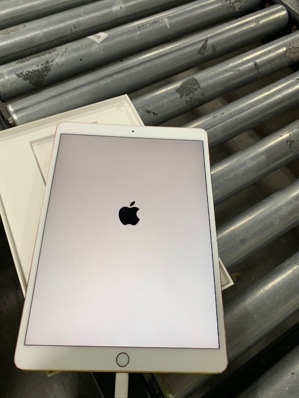 Photo 1 of Apple iPad Pro 10.5-inch Wi-Fi + Cellular 64GB Rose Gold