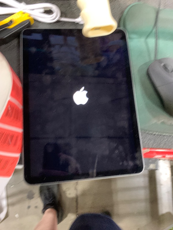 Photo 1 of Apple iPad Air (5th Gen) M1 Chip Tablet