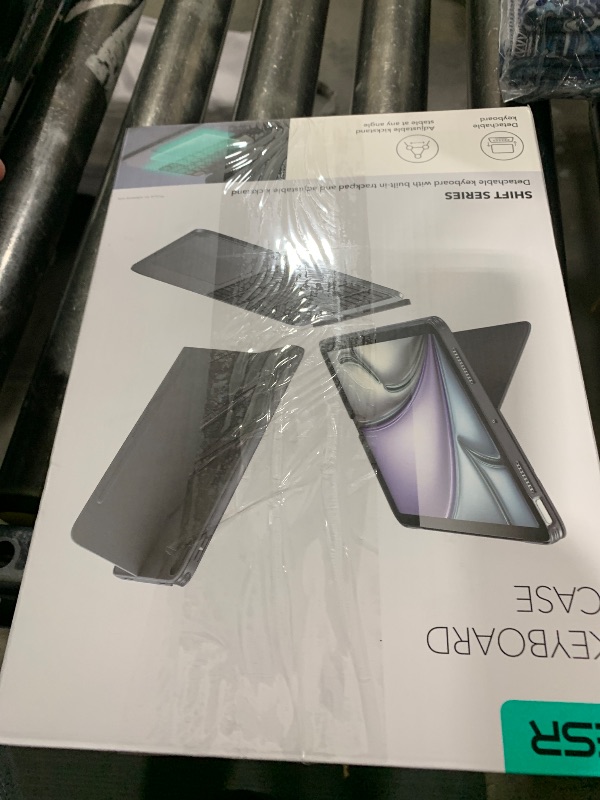 Photo 1 of ESR Keyboard Case for iPad Pro 11" M5/M4