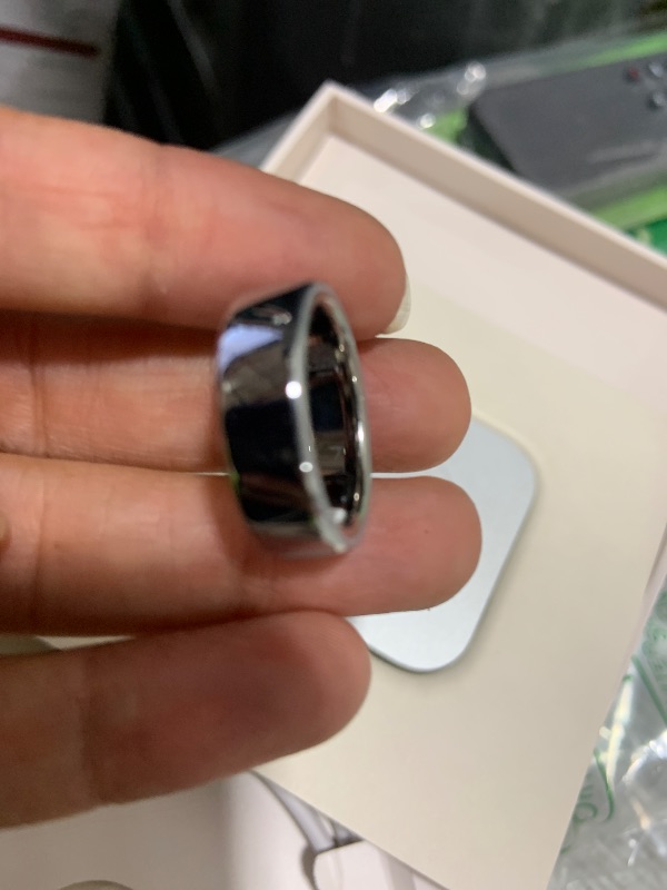 Photo 1 of OURA Ring 5 Smart Ring - Silver - Size 7