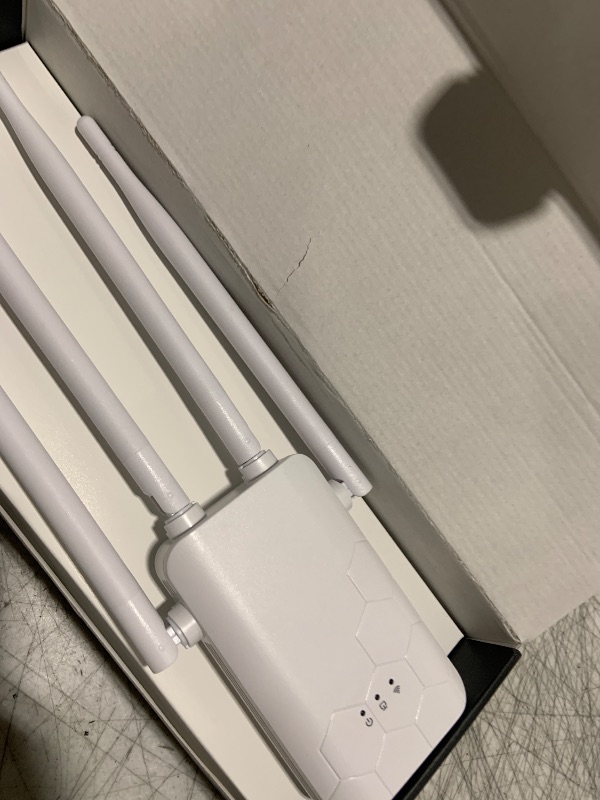 Photo 1 of Cyseed Wireless WiFi Range Extender Repeater