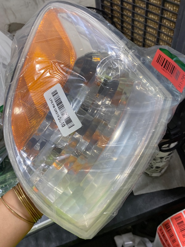 Photo 1 of Dorman 1631374 Front Passenger Side Turn Signal Light Assembly
