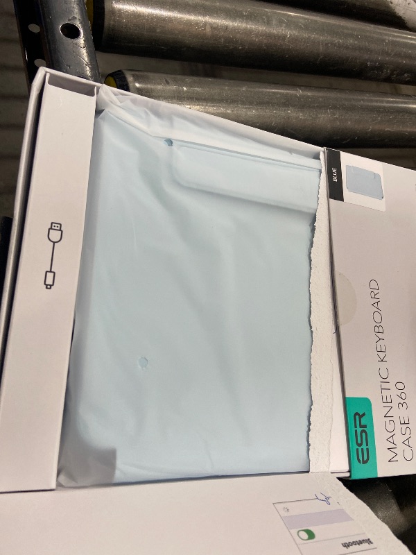 Photo 1 of ESR iPad Air 11/Pro 11 Inch Keyboard Case