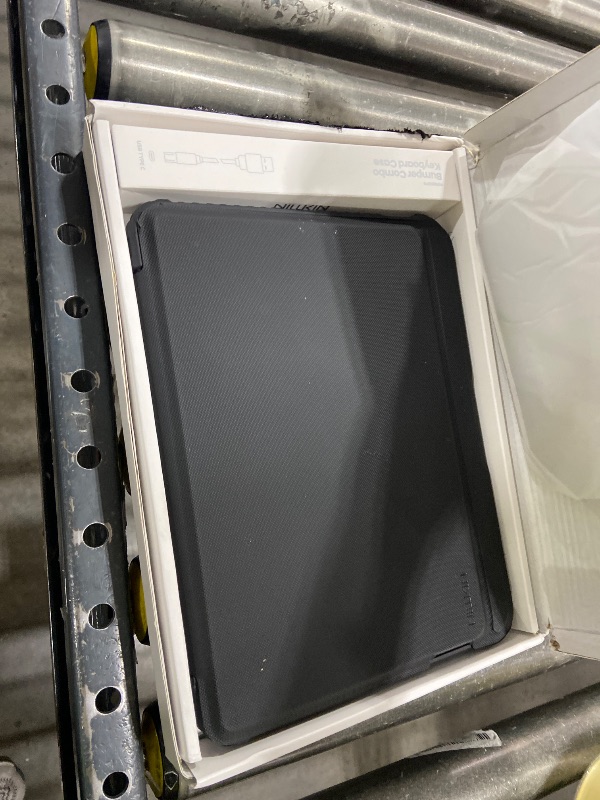 Photo 1 of Nillkin iPad 10th/11th Gen Keyboard Case with Trackpad