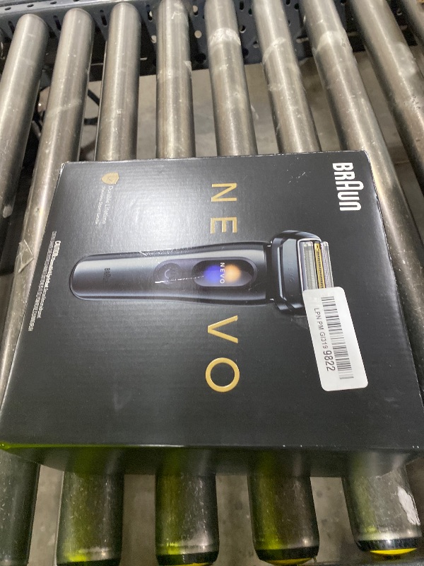 Photo 1 of Braun NEVO Men's Electric Shaver