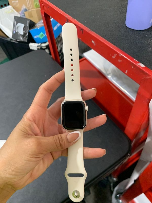 Photo 1 of WATCH IS CELLULAR ONLY ******** Apple Watch SE 3 Smartwatch 40mm Starlight Aluminum GPS + Cellular(charger not included)