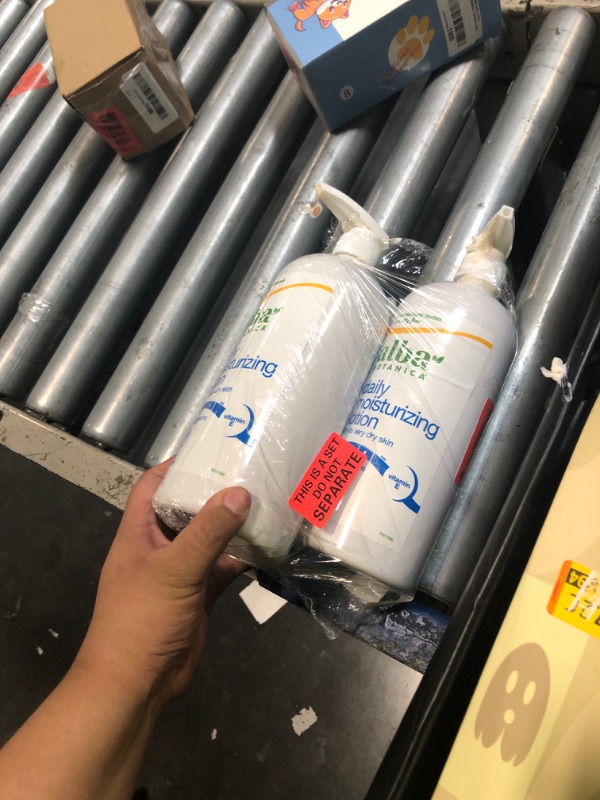 Photo 1 of !!!DAMAGED FINAL SALE!!
2Alba Botanica Daily Moisturizing Lotion, Dry to Very Dry Skin, with Shea Butter and Coconut Oil, 32 Oz (Packaging May Vary)