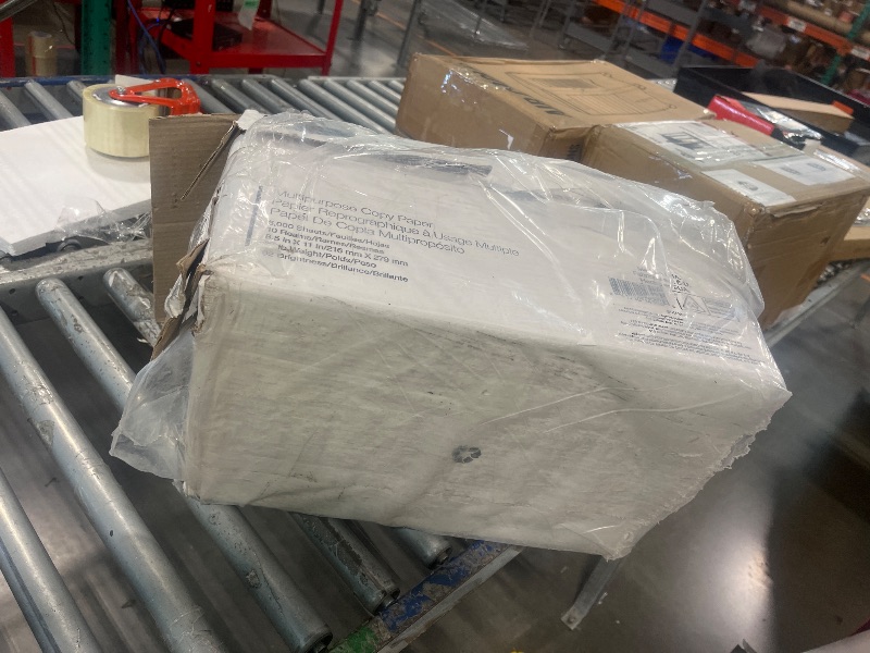 Photo 1 of ***DAMAGED*** Amazon Basics Multipurpose Copy Printer Paper, 20 lb, 8.5 x 11 Inches, 10 Reams (5,000 Sheets), 92 Bright White