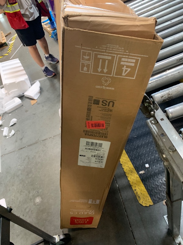 Photo 1 of ****SELL FOR PARTS******LG 77-Inch Class OLED evo AI 4K C5 Series Smart TV w/Dolby Atmos, Dolby Vision, HDR10, AI Super Upscaling 4K, Filmmaker Mode, Wow Orchestra, Alexa Built-in (OLED77C5PUA, 2025) 