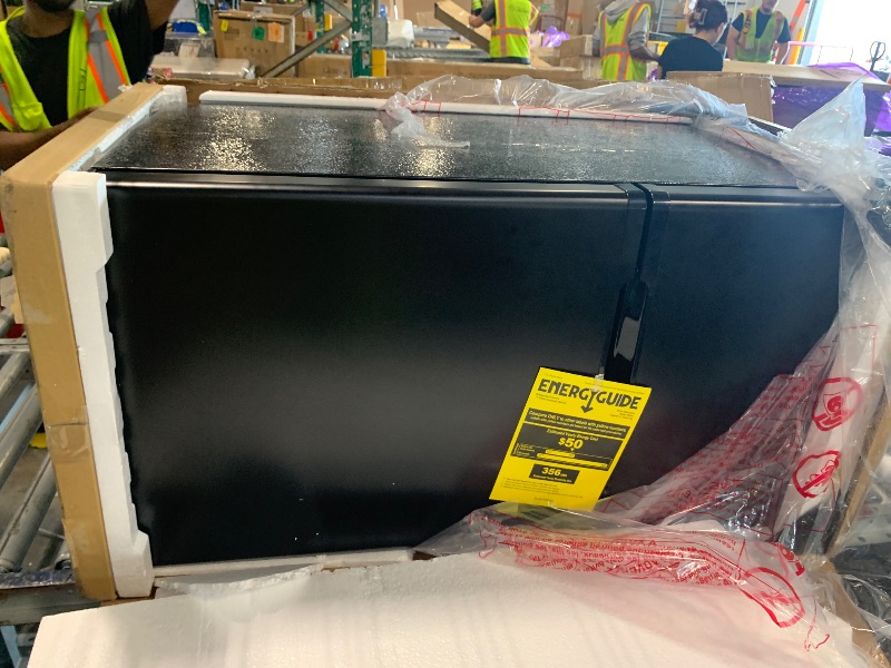 Photo 1 of ****FACTORY SEALED***
Antarctic Star Compact Refrigerator with Freezer,2 Door Mini Fridge,Adjustable Shelf,Small Fridge for Bedroom Office Dorm Kitchen,3.2 Cu.Ft.BLACK