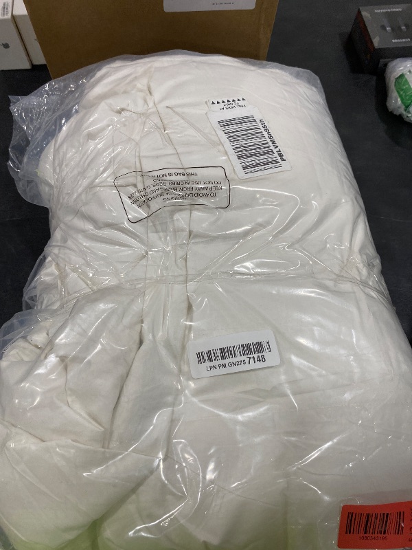 Photo 1 of APSMILE Lightweight Down Feather Fibers Comforter Twin Size, Fluffy Duvet Insert for Warm Weather/Hot Sleepers -Ultra Soft 100% Organic Cotton Cover, Cooling Summer Duvet(Ivory White, 68x90)