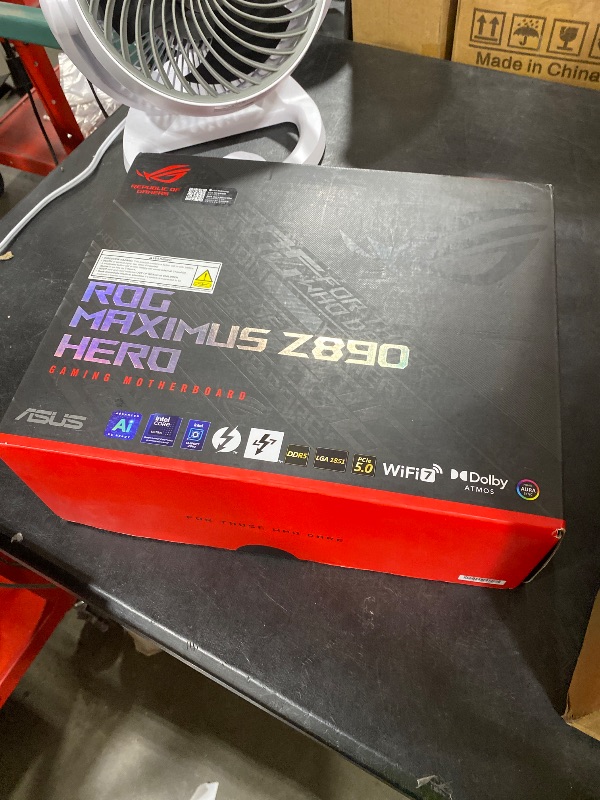Photo 1 of ASUS ROG Maximus Z890 Hero Intel® Z890 LGA 1851 ATX Motherboard, Advanced AI PC-Ready, 22+2+1+2 Stages, DDR5, WiFi 7, 3X PCIe® 5.0 M.2, Thunderbolt™ 4, USB Type-C®, AI Overclocking/Cooling/Networking