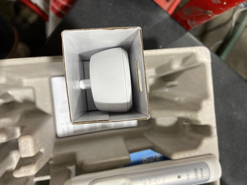Photo 1 of NON-FUNCTIONAL, PARTS ONLY-----------------------------------Oral-B Genius X Limited Rechargeable Electric Toothbrush with 1 Replacement Brush Head, Travel Case, White