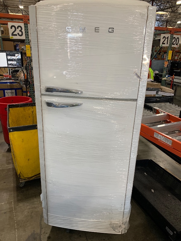 Photo 1 of Smeg FAB38 Retro Style Refrigerator with Bottom Freezer – Made in Italy – Multiflow Cooling – LED Lighting – Glossy Finish – 3 Adjustable Glass Shelves - Cream