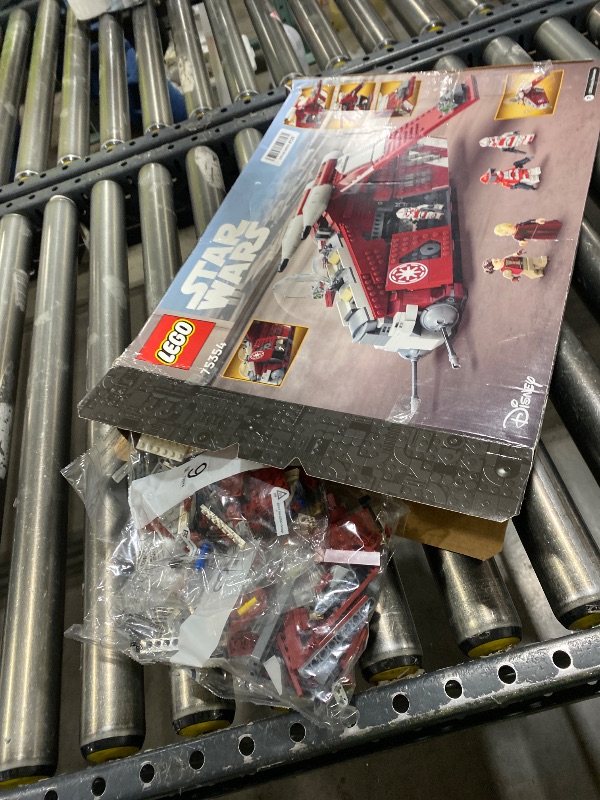 Photo 1 of LEGO Star Wars: The Clone Wars Coruscant Guard Gunship - Buildable Star Wars Toy for 9 Year Olds - Gift Idea for Fans - Includes 3 Clone Trooper Minifigures - 75354