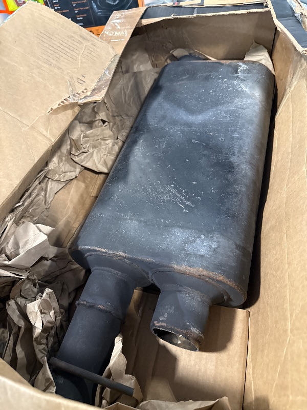 Photo 1 of ***SIMILAR ITEM*** Flowmaster 430402 40 Series Muffler - 3.00 Center In and 2.50 Dual Out - Aggressive Sound
