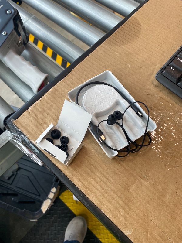 Photo 1 of [UNFUNCTIONAL] Beats Flex Wireless Earbuds - Apple W1 Headphone Chip, Magnetic Earphones, Class 1 Bluetooth, 12 Hours of Listening Time, Built-in Microphone - Black