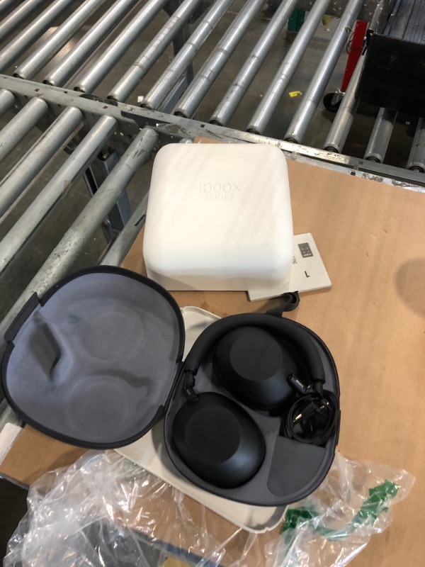 Photo 1 of ***SOLD FOR PARTS*** NOT WORKING**** Sony WH-1000XM6 The Best Noise Canceling Wireless Headphones, HD NC Processor QN3, 12 Microphones, Adaptive NC Optimizer, Mastered by Engineers, Studio-Quality, 30-Hour Battery, Black