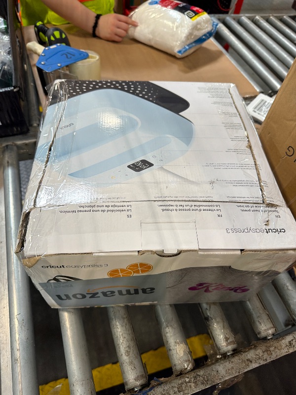 Photo 1 of ***not working*** Cricut EasyPress 3 Heat Press Machine (9"x 9") with Heat Press Mat (15" x 12"),Blue