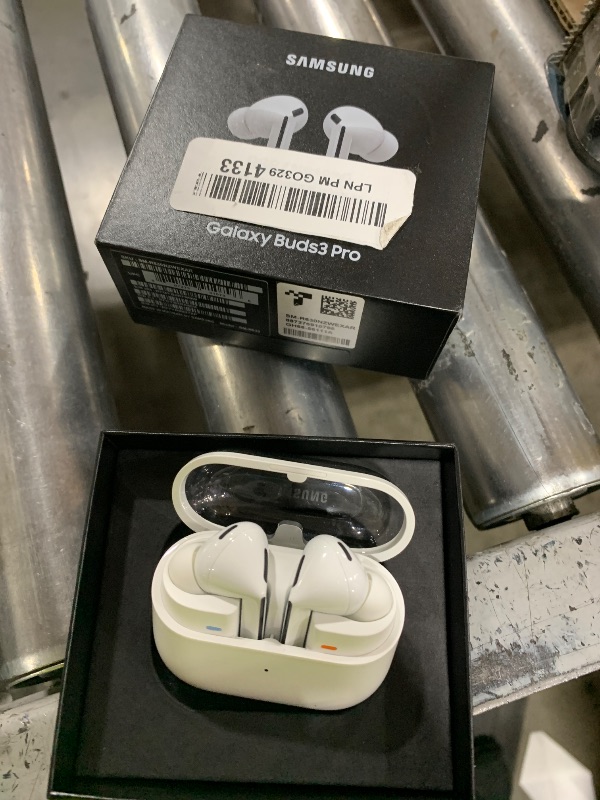 Photo 1 of Samsung Galaxy Buds 3 Pro AI True Wireless Bluetooth Earbuds, Noise Cancelling, Sound Optimization, Redesigned Comfort Fit, White [US Version, Amazon Exclusive, 2Yr Warranty]