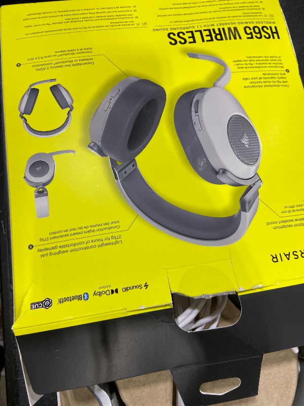 Photo 1 of Corsair HS65 Wireless Multiplatform Gaming Headset with Bluetooth - Dolby Audio 7.1 - Omni-Directional Microphone - iCUE Compatible - PC, Mac, PS5, PS4, Mobile - White