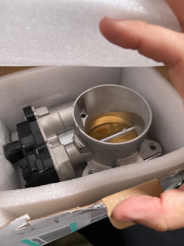 Photo 1 of 12679525 Throttle Body Assembly V8 for Avalanche Express Silverado Suburban