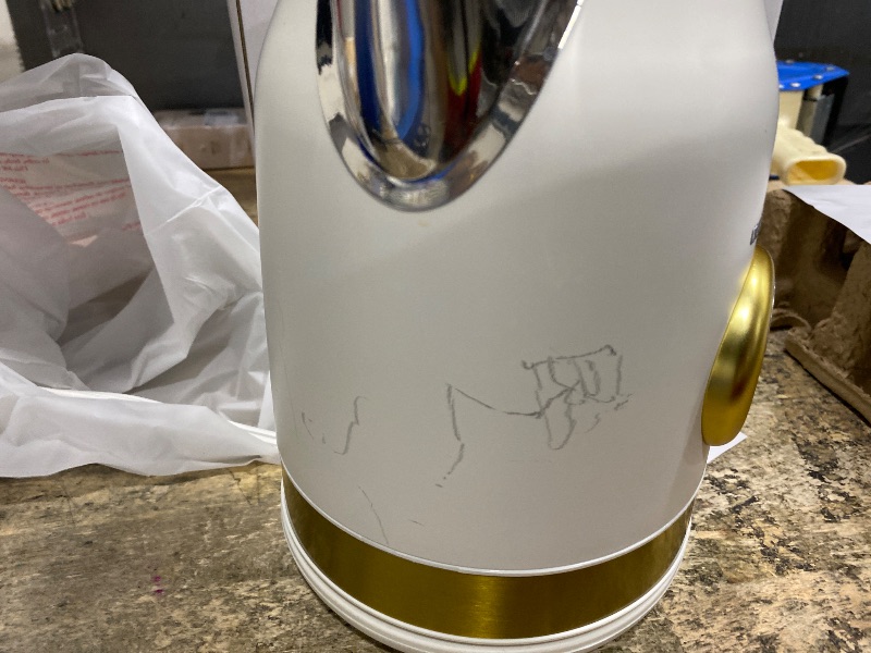 Photo 1 of ****SEE NOTES***QUAXWELL Retro Electric Kettle, 1.7L, White/Gold
