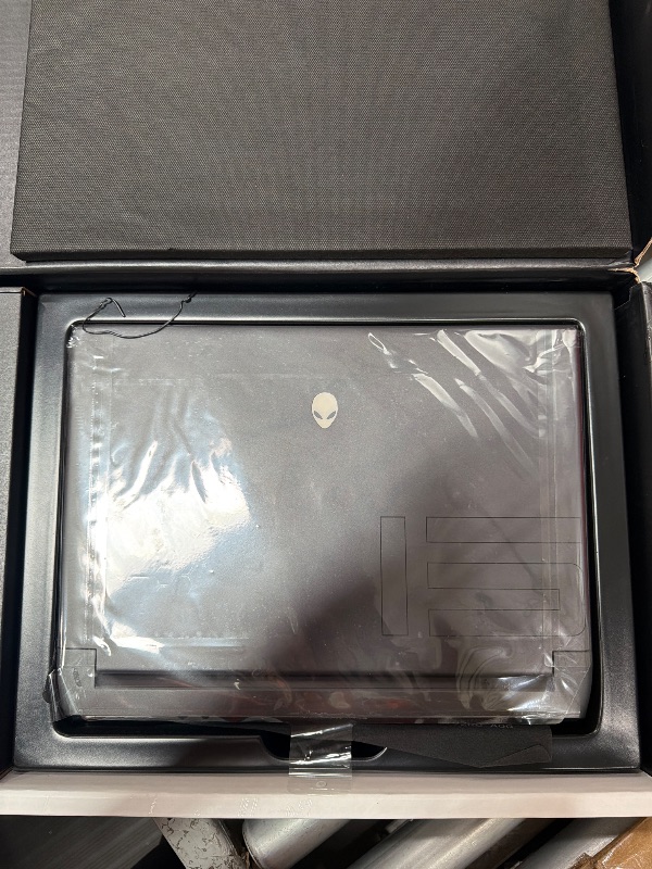 View 3 of ****USED *****Alienware m15 R7 AMD 15.6" Gaming Laptop