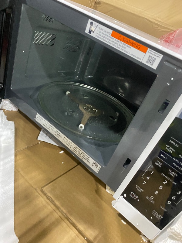View 4 of ***** DOOR WILL NOT SHUT, PARTS ONLY **** Sharp SMC1161KW 1.1 cu. ft. 1000W White Countertop Microwave